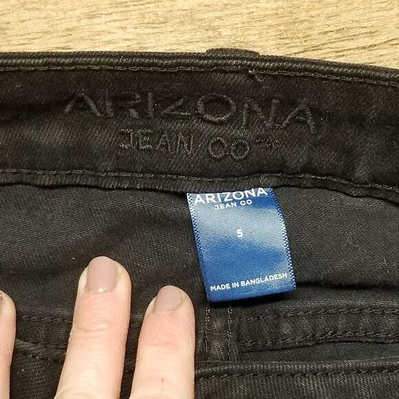 Arizona Jeans Shorts Womans Size 6 Black Distressed Low Rise - Picture 5 of 9